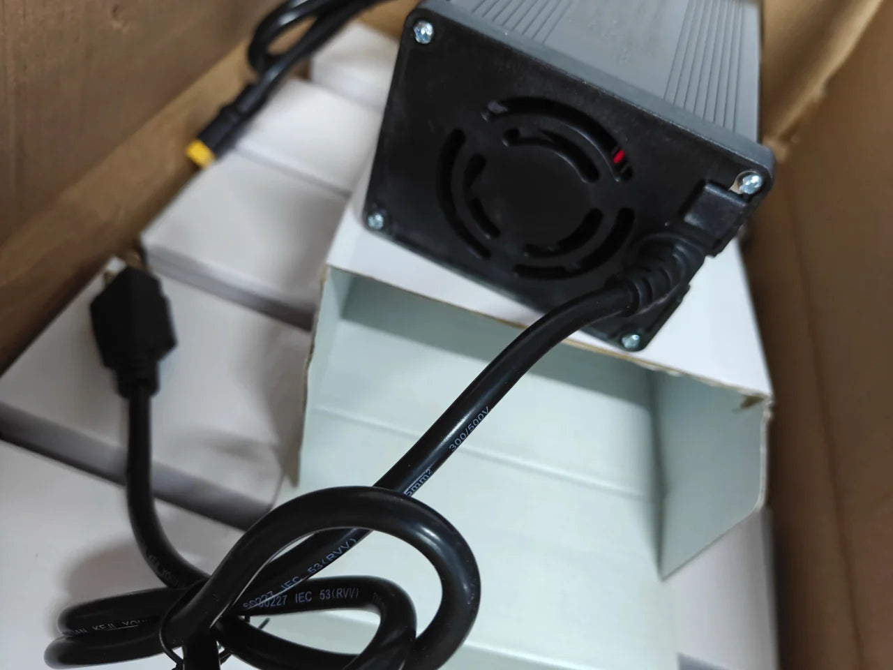 Metal 72v 10A charger