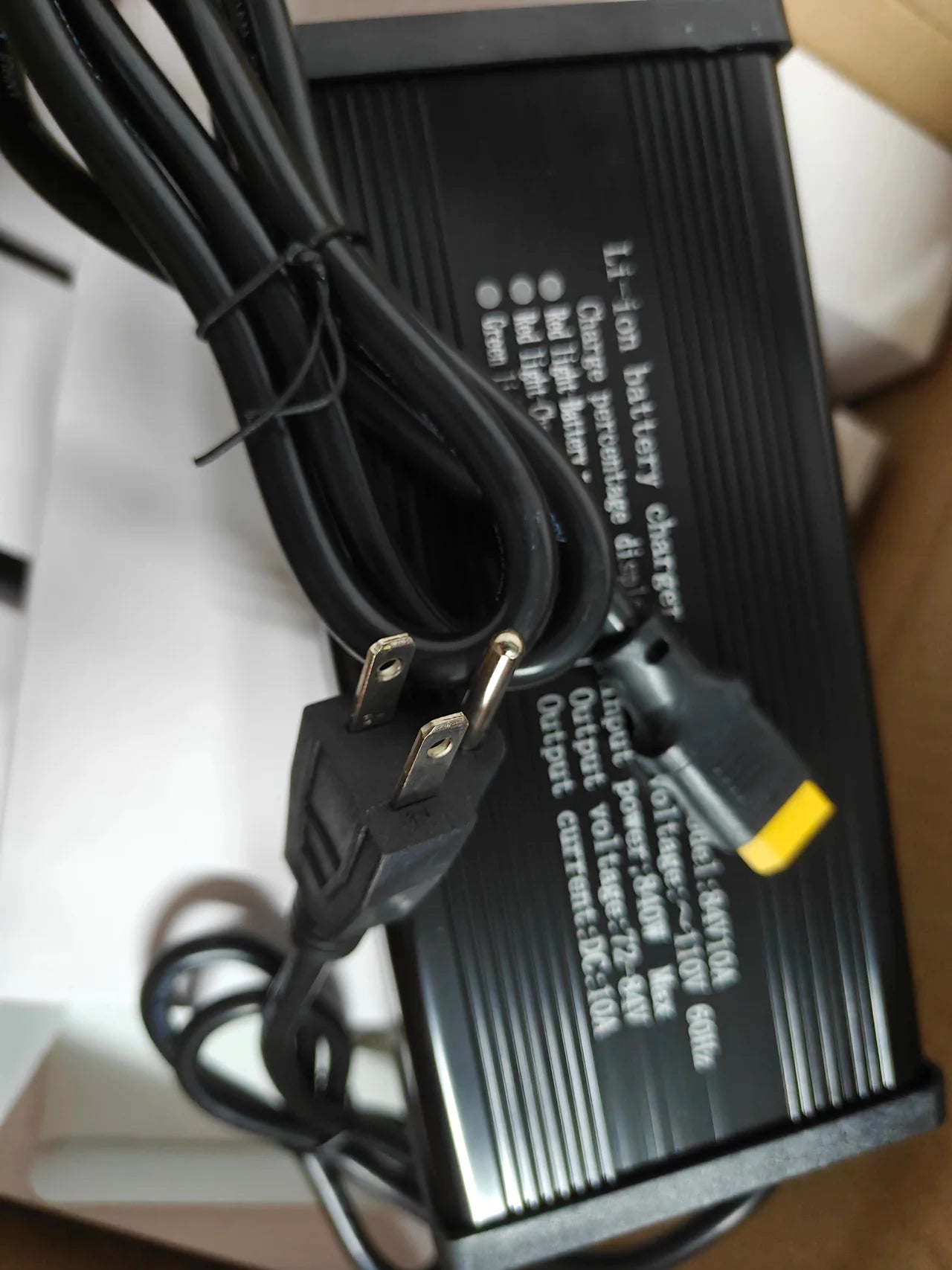 Metal 72v 10A charger